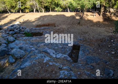 Zakynthos, Griechenland - 20. Juni 2024: Blick auf den mykenischen Friedhof in Kampi auf der Insel Zakynthos in Griechenland Stockfoto