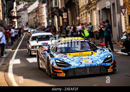 Stavelot, Belgique. Juni 2024. 159 GOETHE Benjamin (deu), GAMBLE Tom (gbr), MACDONALD Dean (gbr), Maclaren 720S GT3 EVO, Ambiance, Parade während des CrowdStrike 24 Hours of Spa 2024, 2. Rennen des GT World Challenge Europe Endurance Cup 2024, 26. Bis 30. Juni 2024 auf dem Circuit de Spa-Francorchamps in Stavelot, Belgien - Foto Damien Saulnier/DPPI Credit: DPPI Media/Alamy Live News Stockfoto