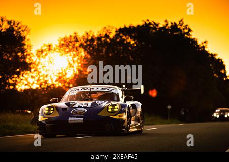 Stavelot, Belgique. Juni 2024. 23 EVANS Jaxon (nzl), ERIKSSON Joel (swe), PREINNING Thomas (AUT), Porsche 911 GT3 R, Action, Parade während des CrowdStrike 24 Hours of Spa 2024, 2. Rennen des GT World Challenge Europe Endurance Cup 2024, 26. Bis 30. Juni 2024 auf dem Circuit de Spa-Francorchamps in Stavelot, Belgien - Foto Damien Saulnier/DPPI Credit: DPPI Media/Alamy Live News Stockfoto