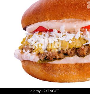 Pulled Beef Hamburger isoliert auf weiß Stockfoto