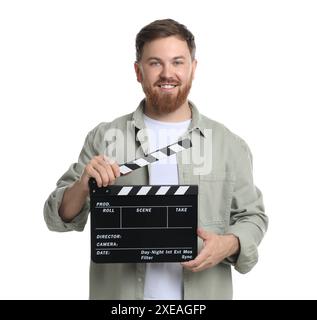 Filme machen. Lächelnder Mann mit Klapptafel auf weißem Hintergrund Stockfoto