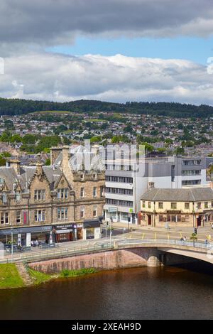 Ardross Terrace entlang des Ness Flusses. Inverness (Inverness). Schottland. Vereinigtes Königreich Stockfoto
