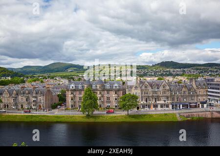 Ardross Terrace entlang des Ness Flusses. Inverness (Inverness). Schottland. Vereinigtes Königreich Stockfoto