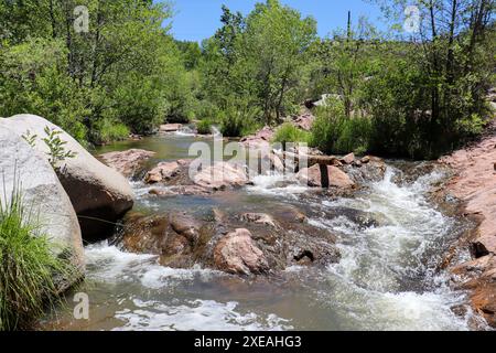 Blick auf den Verde River vom Water Wheel Crossing in der Nähe von Payson, Arizona. Stockfoto