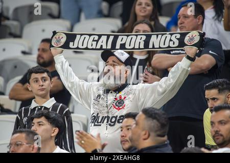 Sao Paulo, Brasilien. Juni 2024. SP - SAO PAULO - 06/26/2024 - BRAZILIAN A 2024, CORINTHIANS x CUIABA - Fans während eines Spiels zwischen Corinthians und Cuiaba im Stadion Arena Corinthians für die brasilianische A 2024 Meisterschaft. Foto: Anderson Romao/AGIF Credit: AGIF/Alamy Live News Stockfoto