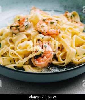 Italienische Pasta Fettuccine oder Tagliatelle mit Garnelen Stockfoto