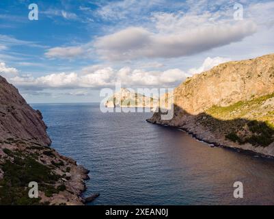 Insel Es Colomer aus Cala Boquer Stockfoto