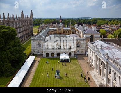 Das Gebäude der Old Cambridge University Schools von der St. Mary the Great Kirche aus gesehen. England Stockfoto