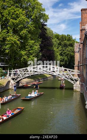 Auf dem Fluss Cam in der Nähe der mathematischen Brücke. Cambridge. Cambridgeshire. Vereinigtes Königreich Stockfoto