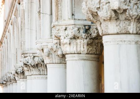 Spalten im Dogenpalast in Venedig Stockfoto