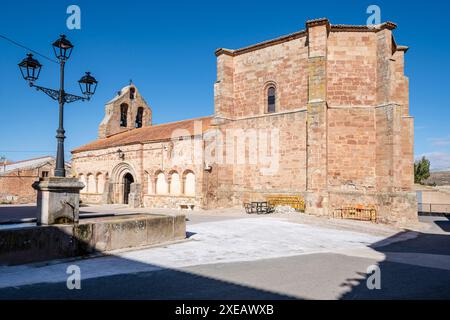 Romanische Kirche aus dem 13. Jahrhundert von San Andrés Apóstol, Romanillos de Atienza, Provinz Guadalajara, Spanien Stockfoto