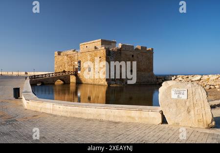 Paphos Castle liegt am Rande des Stadthafens. Zypern Stockfoto