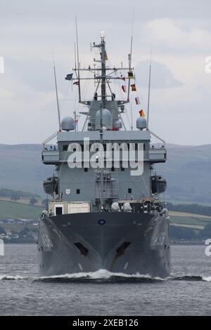 FGS Donau (A516), ein von der Deutschen Marine betriebener Nachfüllausschalter der Elbe-Klasse, der an Greenock auf dem Firth of Clyde vorbeifuhr. Das Schiff nimmt an der Übung Sea Breeze 24-1 Teil, einer multinationalen militärischen Übung, die in Schottland stattfindet. Stockfoto