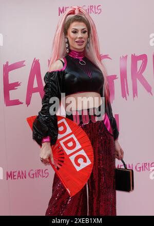 London, Großbritannien. Juni 2024. Davina Decampo besucht die Mean Girls Musical Gala Premiere im Savoy Theatre in London. Quelle: SOPA Images Limited/Alamy Live News Stockfoto