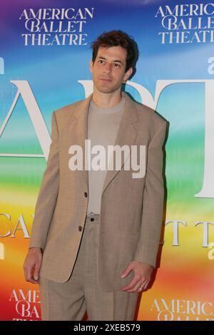 New York City. Juni 2024. New York, USA, 25. Juni 2024 – (L-R) Mark Ronson besucht American Ballet Theatres Woolf Works Premiere an der Metropolitan Opera am 25. Juni 2024 in New York City. Quelle: Nur für redaktionelle Verwendung von Giada Papini Rampelotto/EuropaNewswire. Nicht für kommerzielle ZWECKE!/dpa/Alamy Live News Stockfoto