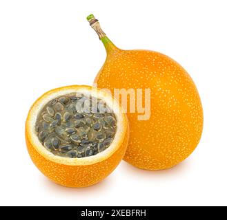 Granadilla isoliert auf weißem Hintergrund, volle Schärfentiefe Stockfoto