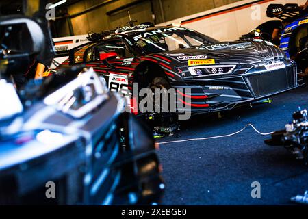 Stavelot, Belgien, 26.06.2024, 88 PATRESE Lorenzo (ita), FERRARI Lorenzo (ita), MONCINI Leonardo (ita), VEN BERLO Glenn (nld), Audi R8 LMS GT3 EVO 2, Fahrerlager während des CrowdStrike 24 Hours of Spa 2024, 2. Rennen des GT World Challenge Europe Endurance Cup 2024, 26. Bis 30. Juni, 2024 auf dem Circuit de Spa-Francorchamps in Stavelot, Belgien Stockfoto