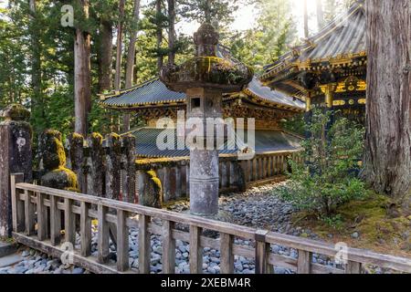 Die Steinlaternen - Skulpturen. Stockfoto