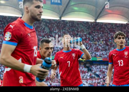 Hamburg, Deutschland. Juni 2024. Spieler der Tschechischen Republik reagieren auf das Gruppenspiel der UEFA Euro 2024 zwischen der Tschechischen Republik und T¨¹rkiye in Hamburg, Deutschland, 26. Juni 2024. Quelle: Xiao Yijiu/Xinhua/Alamy Live News Stockfoto