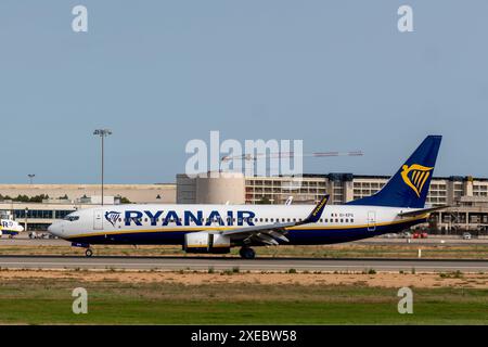 20240626 Palma de Mallorca PALMA, SPANIEN - 26. JUNI 2024 : EI-EFG Ryanair Boeing 737-8ASWL AT - Palma de Mallorca am 26. Juni 2024 in Palma, . Palma Baleares Spain *** 20240626 Palma de Mallorca PALMA, SPANIEN 26. JUNI 2024 EI EFG Ryanair Boeing 737 8AS WL in Palma de Mallorca am 26. Juni 2024 in Palma, Palma Baleares Spanien Stockfoto