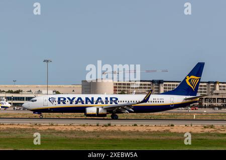 20240626 Palma de Mallorca PALMA, SPANIEN - 26. JUNI 2024 : EI-EFG Ryanair Boeing 737-8ASWL AT - Palma de Mallorca am 26. Juni 2024 in Palma, . Palma Baleares Spain *** 20240626 Palma de Mallorca PALMA, SPANIEN 26. JUNI 2024 EI EFG Ryanair Boeing 737 8AS WL in Palma de Mallorca am 26. Juni 2024 in Palma, Palma Baleares Spanien Stockfoto