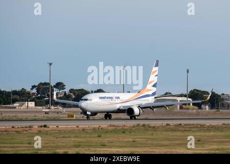 20240626 Palma de Mallorca PALMA, SPANIEN - 26. JUNI 2024 : OK-TVW Smartwings Boeing 737-86QWL AT - Palma de Mallorca am 26. Juni 2024 in Palma, . Palma Baleares Spanien *** 20240626 Palma de Mallorca PALMA, SPANIEN 26. JUNI 2024 OK TVW Smartwings Boeing 737 86Q WL in Palma de Mallorca am 26. Juni 2024 in Palma, Palma Baleares Spanien Stockfoto