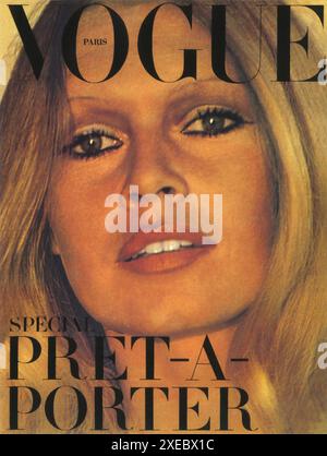 1971 Oktober Vogue Paris Cover mit Brigitte Bardot Foto von Sveeva Vigeveno Stockfoto