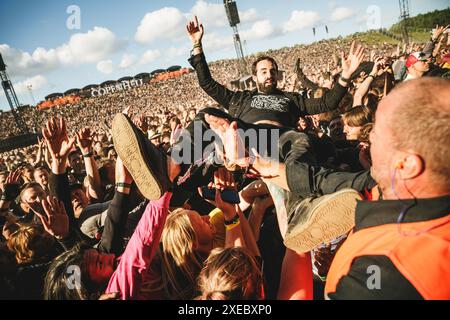 Kopenhagen, Dänemark. Juni 2024. Heavy-Metal-Fans wurden bei einem von vielen Live-Konzerten während des dänischen Heavy-Metal-Festivals Copenhell 2024 in Kopenhagen gesehen. Stockfoto