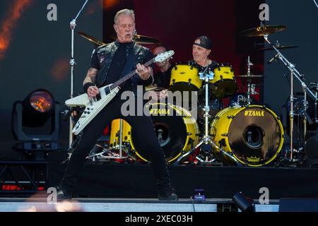 Oslo 20240626. Sänger und Gitarrist James Hetfield und Schlagzeuger Lars Ulrich auf der Bühne mit Metallica beim Tons of Rock Festival in Ekebergsletta in Oslo am Mittwochabend. Foto: Cornelius Poppe / NTB Stockfoto