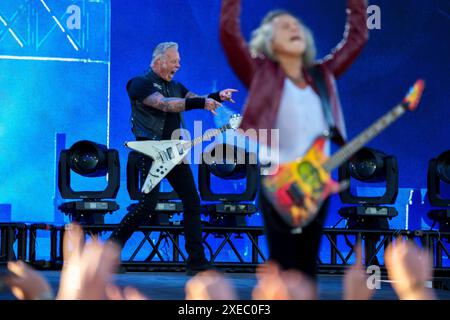 Oslo 20240626. Sänger und Gitarrist James Hetfield und Gitarrist Kirk Hammett auf der Bühne mit Metallica beim Tons of Rock Festival in Ekebergsletta in Oslo am Mittwochabend. Foto: Cornelius Poppe / NTB Stockfoto