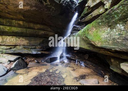 Broken Rock fällt, Old Man's Cave, Hocking Hills State Park, Ohio Stockfoto