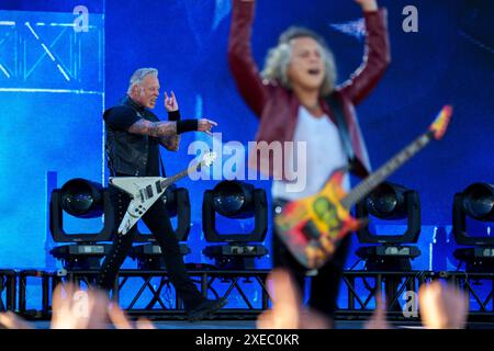 Oslo 20240626. Sänger und Gitarrist James Hetfield und Gitarrist Kirk Hammett auf der Bühne mit Metallica beim Tons of Rock Festival in Ekebergsletta in Oslo am Mittwochabend. Foto: Cornelius Poppe / NTB Stockfoto