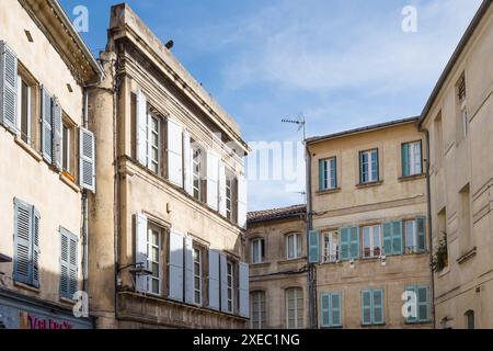 Typische alte Steinhäuser in Avignon, Frankreich. Stockfoto