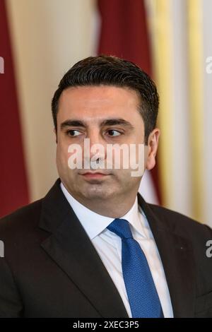 RIGA, LETTLAND. Juni 2024. Alen Simonyan, Präsident der Nationalversammlung der Republik Armenien, und Daiga Mierina, Parlamentspräsidentin Lettlands, während der Pressekonferenz. Stockfoto