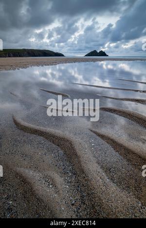 Sandmuster am Strand von Holywell Bay, Cornwall, England. Sommer (Juni) 2019. Stockfoto