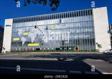 Köln, Deutschland 25. Juni 2024: Sitz der DEG - Deutsche Investitions- und Entwicklungsgesellschaft mbH in köln Tochtergesellschaft der KfW Banking Grou Stockfoto