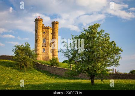 Broadway Tower in den Cotswolds, Worcestershire, England. Frühjahr (Mai) 2024. Stockfoto