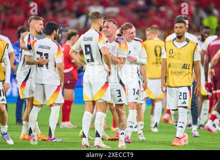 Frankfurt, Deutschland. Juni 2024. Robert Andrich, DFB 23 Ilkay Guendogan, DFB 21 Niclas Fuellkrug, DFB 9 David Raum, DFB 3 Benjamin Henrichs, DFB 20 feiern nach der Gruppe Ein Bühnenspiel DEUTSCHLAND - SCHWEIZ 1-1 der UEFA-Europameisterschaften 2024 am 23. Juni 2024 in Frankfurt. Fotograf: ddp Images/STAR-Images Credit: ddp Media GmbH/Alamy Live News Stockfoto