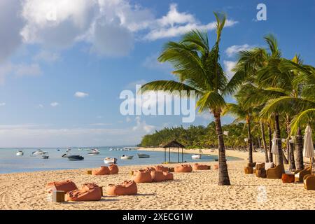 Wunderschöner tropischer Strand in Le Morne auf der Insel Mauritius im Indischen Ozean, Ostafrika. Juni 2024. Stockfoto