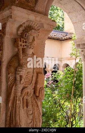 Aix en Provence, Frankreich. Atemberaubender Steinkloster in der Kathedrale Saint Sauveur in Aix-en-Provence. Stockfoto