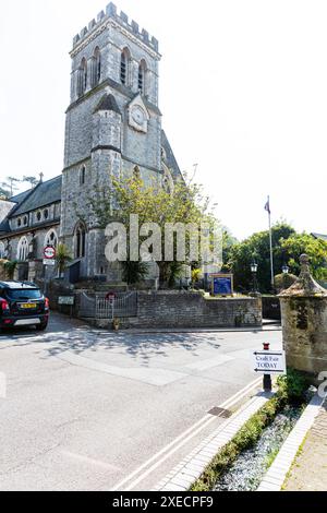 Bierkirche, Devon, Großbritannien, England, Bierkirche, St., Michaelskirche, St. Michaelskirche Bier, Kirchen, Kirche, Kirchturm, Straße, außen, Stockfoto