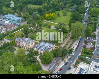 LONDON, 14. JUNI 2024: Walpole Park, ein großer öffentlicher Park am Pitzhanger Manor in Ealing, West London Stockfoto