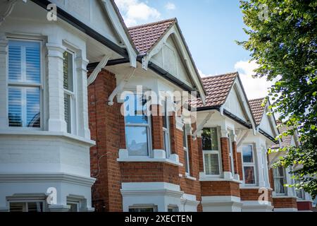 Ealing London - typische Reihe von Reihenhäusern in Ealing West London Stockfoto