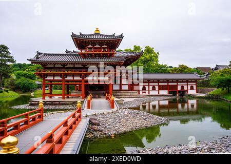 Außenansicht des Byodoin-Tempels, eindrucksvolles Beispiel für buddhistische Pure Land (Jodo)-Architektur, in Uji Stadt, Präfektur Kyoto, Region Kansai, Japan Stockfoto