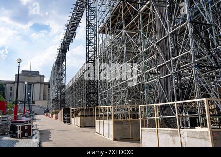 Paris, Frankreich. Juni 2024. Dieses Foto vom 26. Juni 2024 zeigt die Stände des Trocadero in Paris, Frankreich. Quelle: Sun Fei/Xinhua/Alamy Live News Stockfoto