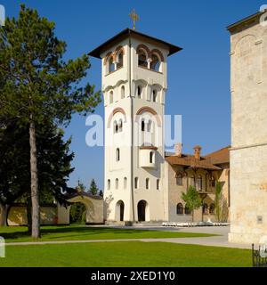 Glockenturm des Klosters Kovilj in der Region Backa, in der nördlichen serbischen Provinz Vojvodina, Serbien Stockfoto