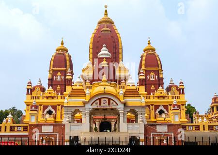 NEW DELHI - 22. SEPTEMBER: Fassade des Birla Mandir Tempels oder Lakshmi Narayan in Delhi am 22. September. 2023 in Indien Stockfoto