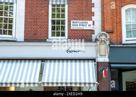 LONDON, 26. JUNI 2024: Marylebone High Street Schild W1. Gehobenes Gebiet und Wahrzeichen des W1 Central London Stockfoto