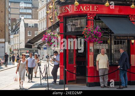 LONDON, 26. JUNI 2024: Marylebone Shopping Street Scene. Gehobenes Gebiet und Wahrzeichen des W1 Central London Stockfoto