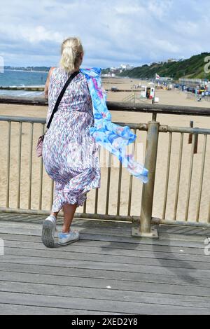 Boscombe, Bournemouth, Dorset, Großbritannien, 27. Juni, 2024, das Wetter: die Hitzewelle endet nach zwei Tagen, als frischere, kühlere Luft im Westwind ankommt. Quelle: Paul Biggins/Alamy Live News Stockfoto